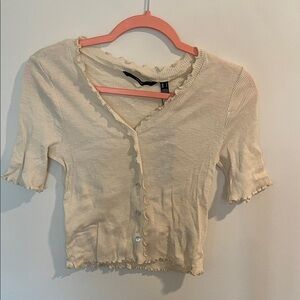 NWT Vero Moda Cream Ribbed Lettuce-Edge Button Crop Top